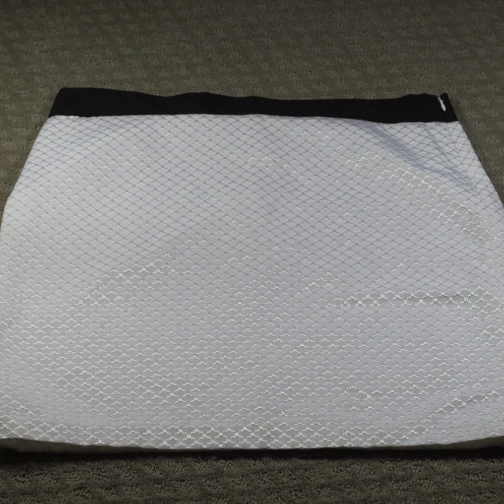 Worthington White Textured Skirt with Black Waistband